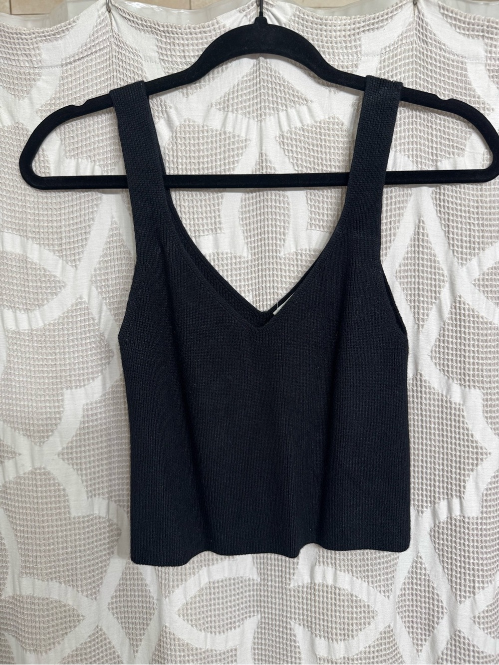 Forever 21 Black V-Neck Cropped Knit Tank